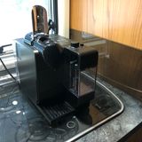 Mein wichtigster Gegenstand beim Campen ist:  "Unsere Espressomaschine. Die dürften wir eigentlich gar nicht zeigen, wir sind ja beim Campen. Aber ohne Frühstückskaffee geht bei uns nichts." (Sabine und Hartmut)