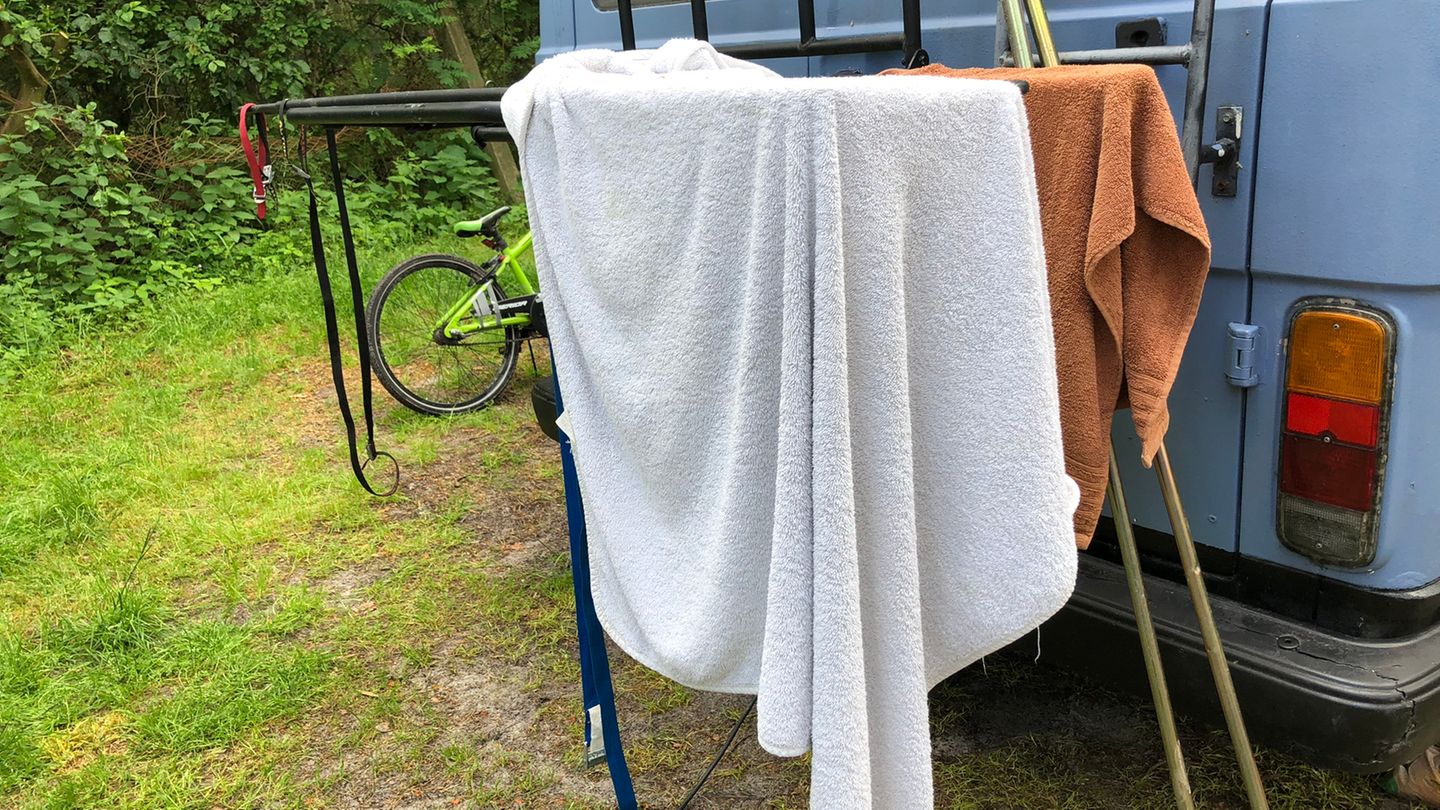 Mein wichtigster Gegenstand beim Campen ist:  "Etwas ganz Simples: Ein Handtuch. Das kann man einfach immer gebrauchen: Bei Regenwetter zum Trockenrubbeln und bei gutem Wetter, wenn man schwimmen geht." (Jonas)