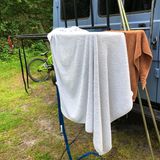 Mein wichtigster Gegenstand beim Campen ist:  "Etwas ganz Simples: Ein Handtuch. Das kann man einfach immer gebrauchen: Bei Regenwetter zum Trockenrubbeln und bei gutem Wetter, wenn man schwimmen geht." (Jonas)