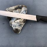 Mein wichtigster Gegenstand beim Campen ist:  "Ein vernünftiges Messer. Wir kochen unterwegs sehr viel und damit macht man sich das Leben einfacher. Den Feuerstein haben wir übrigens auf Fehmarn gefunden." (Martin)