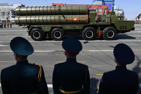 Russland verkauft die S-400 in mehrere Länder, stets zum Missfallen der USA, doch im Falle der Türkei reagiert Washington besonders empfindlich.