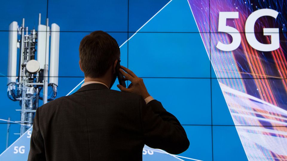Mit Drillisch steigt demnächst ein vierter deutscher Netzbetreiber groß ins 5G-Mobilfunkgeschäft ein. Mit Drillisch steigt demnächst ein vierter deutscher Netzbetreiber groß ins 5G-Mobilfunkgeschäft ein.