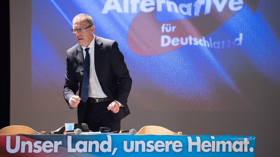 Sachsens AfD-Chef Jörg Urban freut sich über den großen Zuspruch durch die Wähler Sachsens AfD-Chef Jörg Urban freut sich über den großen Zuspruch durch die Wähler