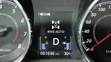 Bei "AWD Auto" wird die Kraft automatisch zwischen Vorder- und Hinterachse verteilt