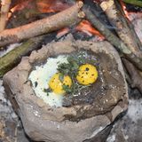 und sogar Spiegeleier - wenn auch halbroh.