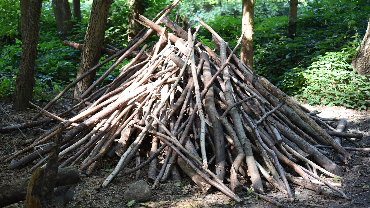 Hütten, Betten und Hängematten im Urzustand ... 