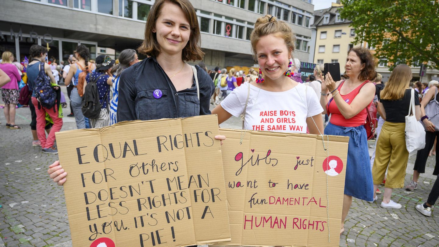 Frauenstreik In Der Schweiz Das Erhofft Sich Eine Junge Organisatorin Stern De