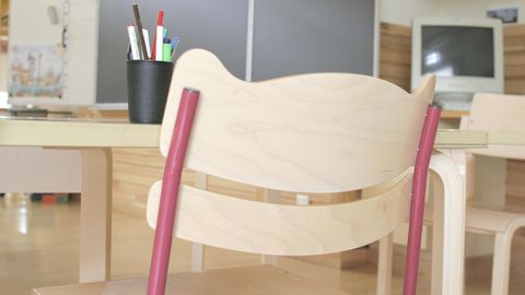 Zwangsehen: leerer Stuhl im Klassenzimmer
