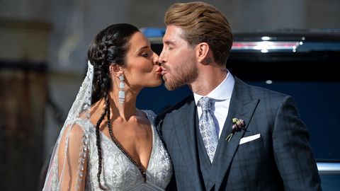 Sergio Ramos küsst Ehefrau Pilar Rubio