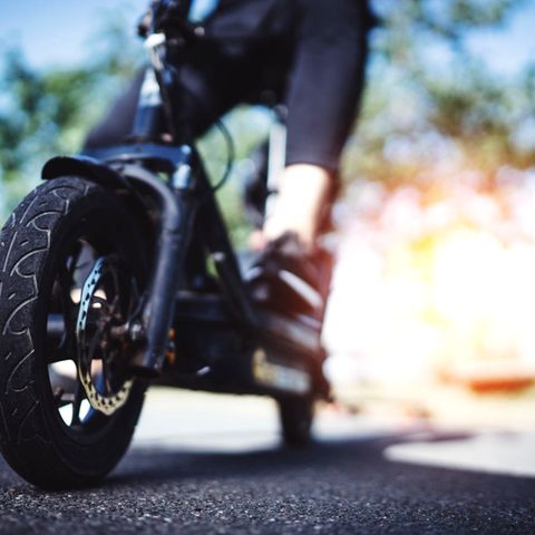 Das Vorderrad eines E-Scooters