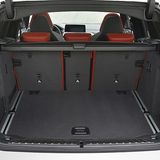 Der Kofferraum hat ein Fassungsvermögen zwischen 550 bis 1.600 Liter