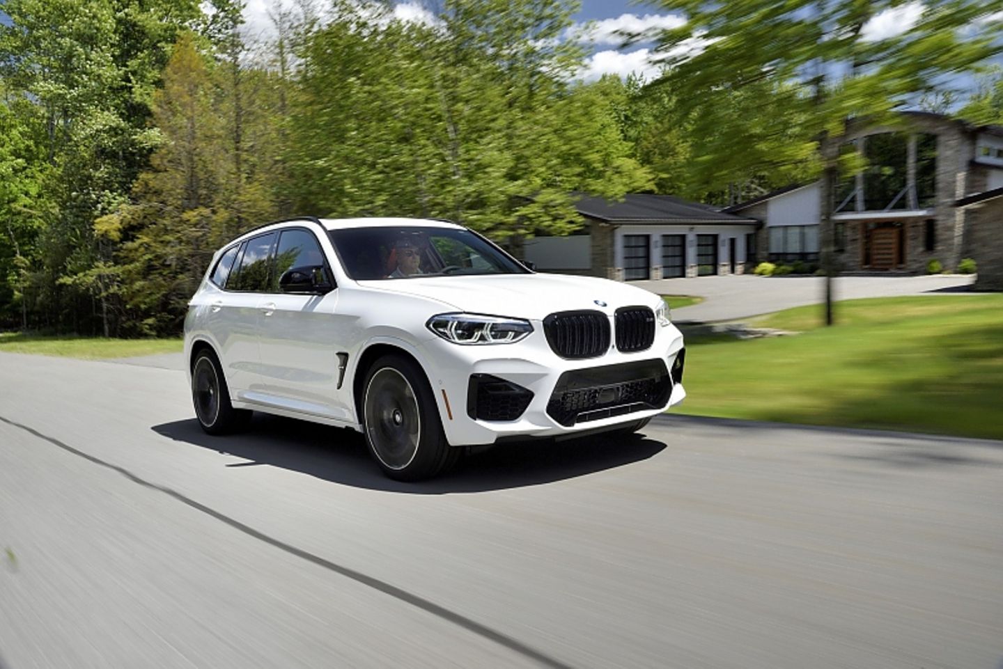 Bei der Agilität kann der BMW X3 M Competition mit dem Porsche Macan Turbo mithalten