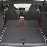 Die Ladefläche ist auch nach dem Umlegen der Rückbanklehnen eben