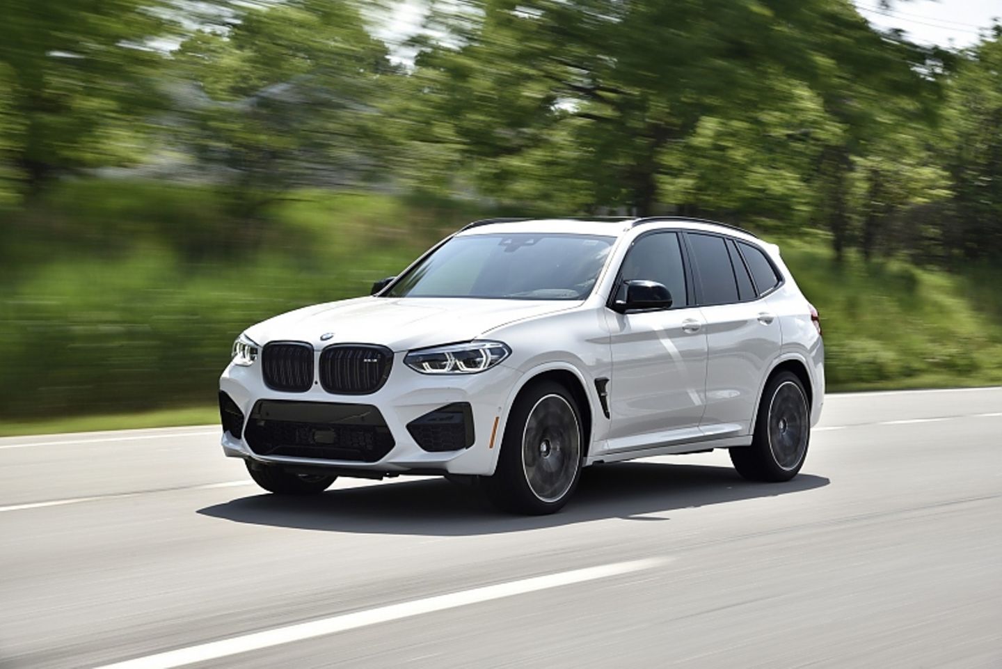 Nach 5,3 Sekunden erreicht der BMW X3 M Competition Landstraßentempo