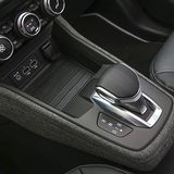 Zwei USB-Anschlüsse helfen bei der Konnektivität