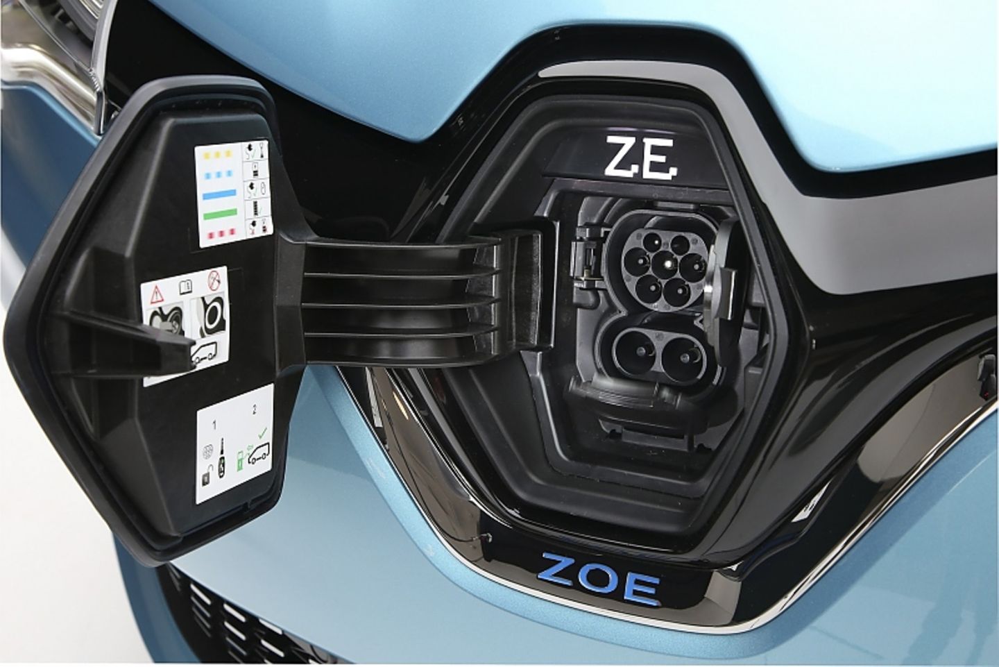 Der Zoe bietet jetzt zum Wechselstromladen bis 22 kW zusätzlich die Gleichstrom Schnellade-Option mit bis zu 50 kW