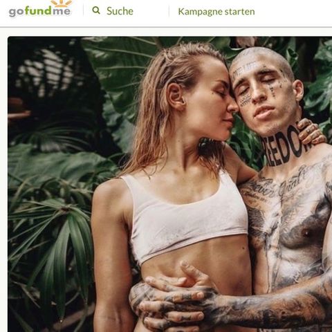 Ein Screenshot der GoFundMe-Kampagne. Elena und Cat stehen vor großen Pflanzen und umarmen sich.