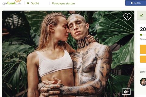 Ein Screenshot der GoFundMe-Kampagne. Elena und Cat stehen vor großen Pflanzen und umarmen sich.