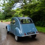 Die Heckklappe aus Blech gibt es am Citroen 2 CV seit 1952