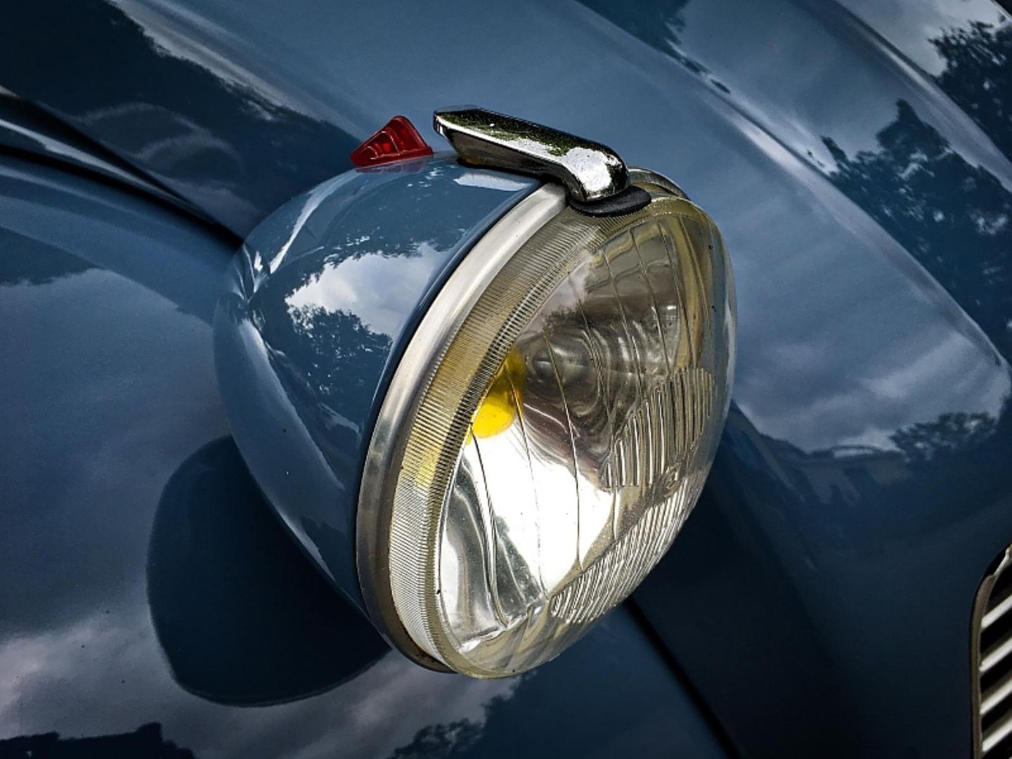 Die Scheinwerfer des Citroen 2 CV ließen sich vom Armaturenbrett aus einstellen