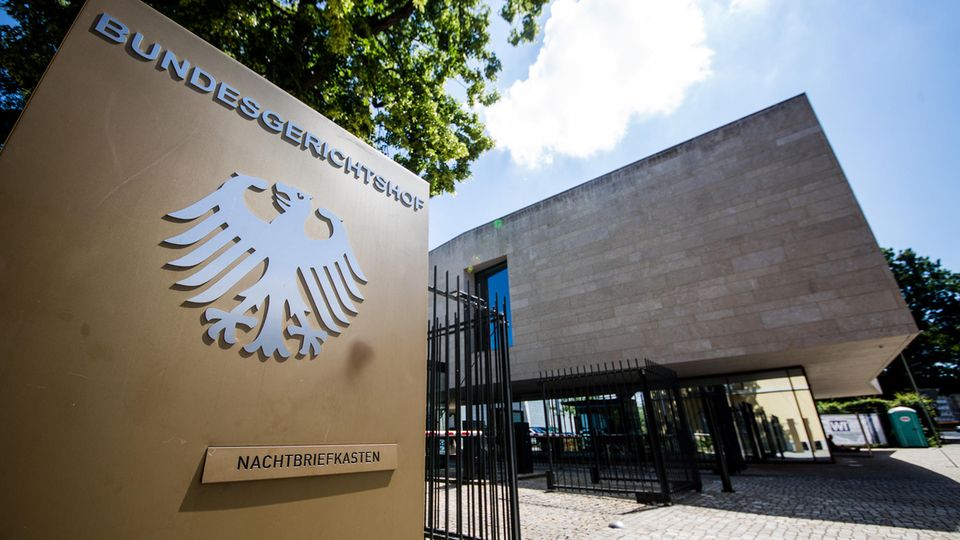 Der Eingang zum Bundesgerichtshof (BGH) in Karlsruhe. Nach Hinweisen auf einen rechtsextremen Hintergrund übernimmt der Generalbundesanwalt die Ermittlungen im Fall des erschossenen Kasseler Regierungspräsidenten Walter Lübcke.