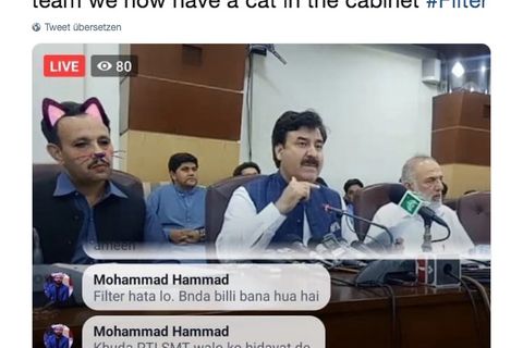 Pakistan: Minister mit Katzenfilter auf Pressekonferenz