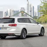 Nach 7,4 Sekunden erreicht der VW Passat Variant GTE Landstraßentempo