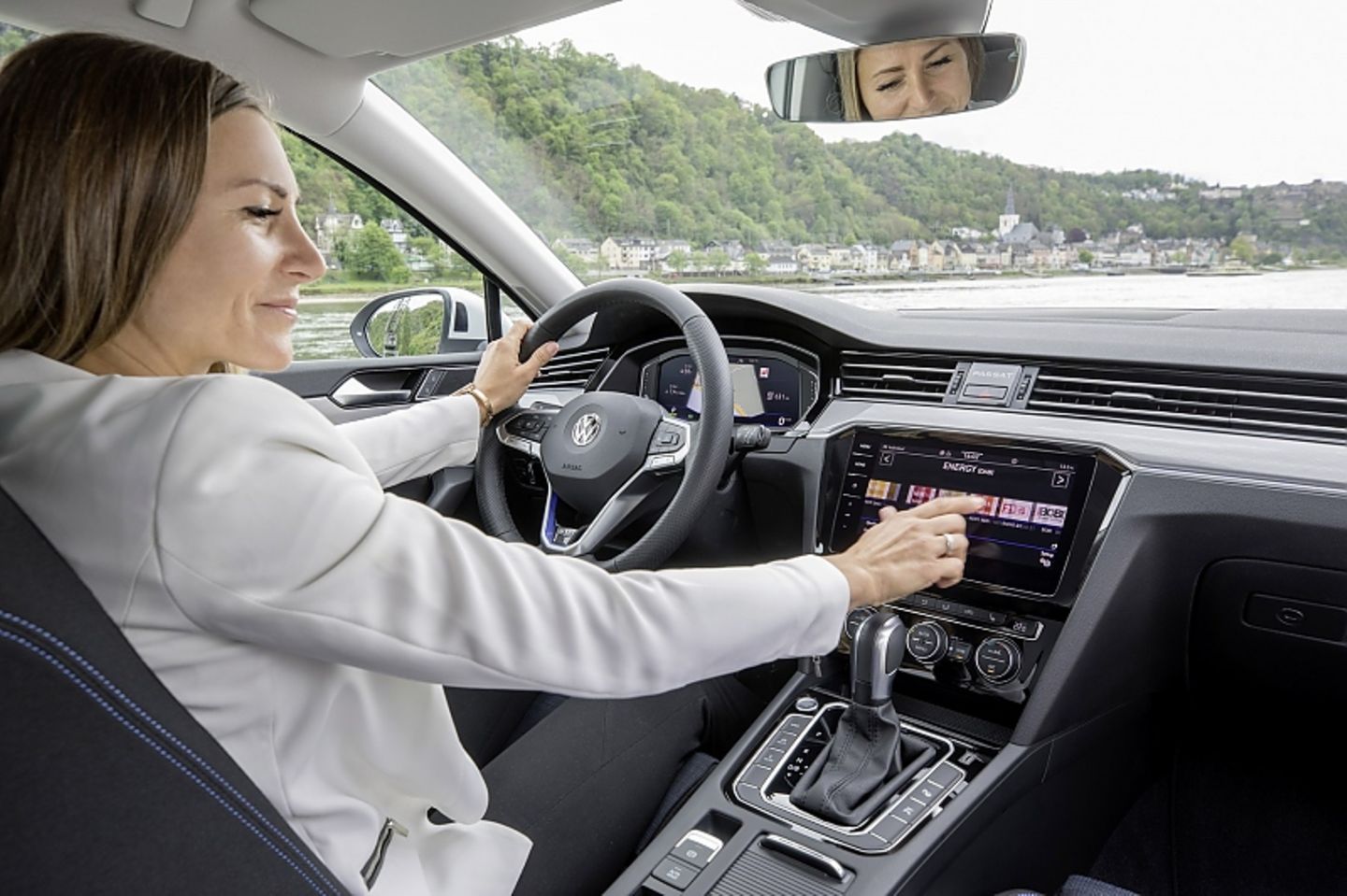 Die Bedienung des Infotainments erinnert an die eines Tablets