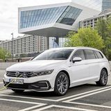 Lädt man mit 3,6 kW Wechselstrom, dauert es etwa drei Stunden und 33 Minuten, bis die Akkus gefüllt sind