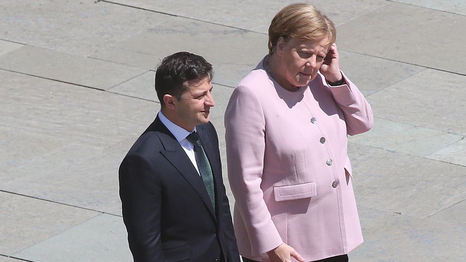 Bundeskanzlerin Angela Merkel zusammen mit Wolodymyr Selensky