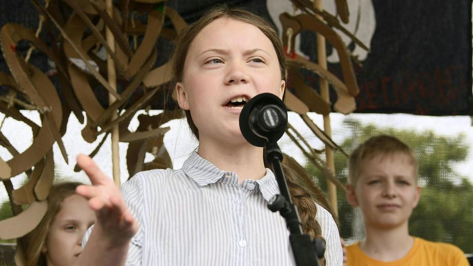 Mädchen mit Mikrofon