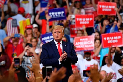 Donald Trump zum Wahlkampfauftakt inmitten seiner Anhänger in Orlando