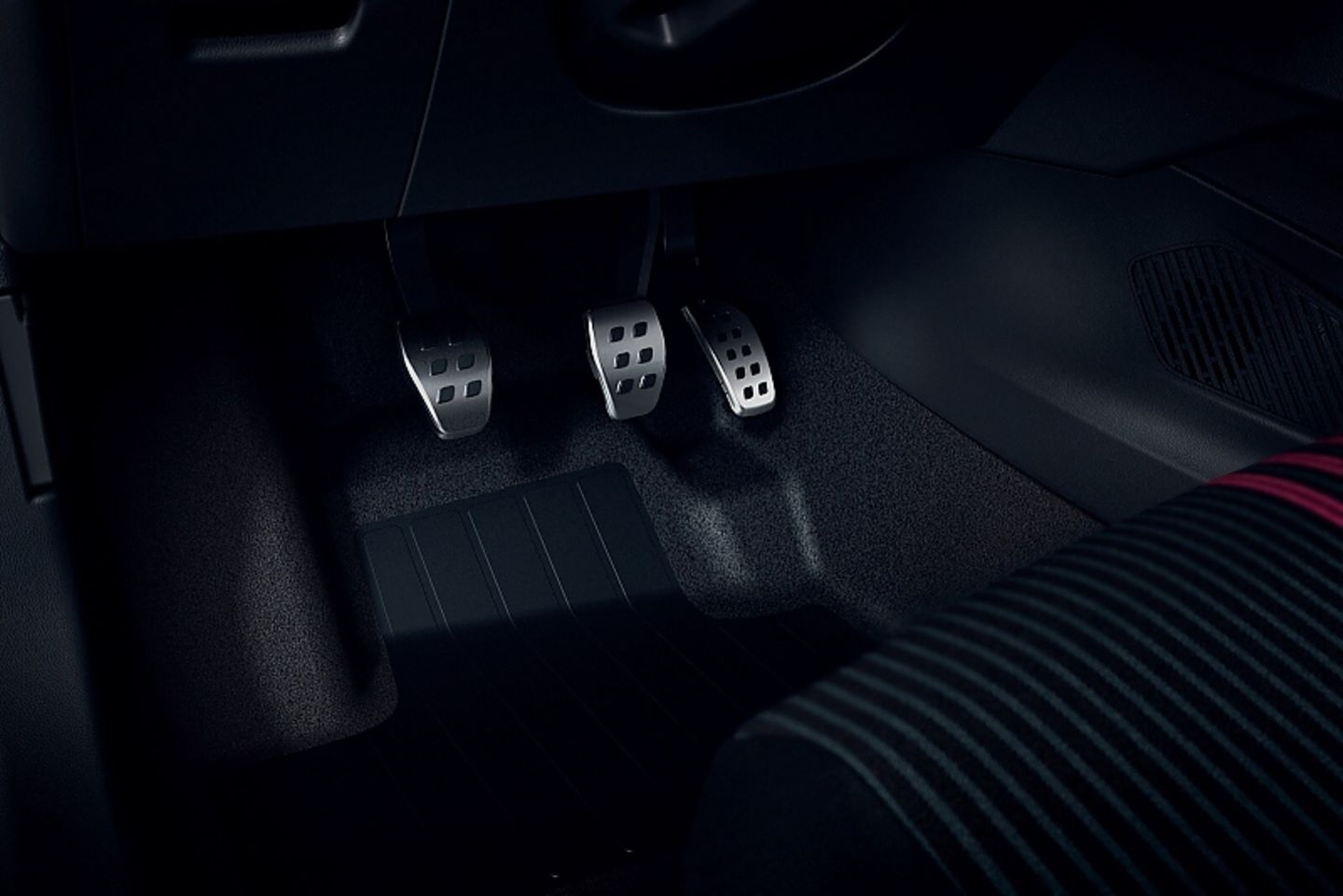 In der Sportversion des Renault Clio 2019 ist die Pedalerie in Alu-Optik gehalten
