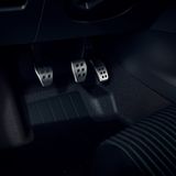 In der Sportversion des Renault Clio 2019 ist die Pedalerie in Alu-Optik gehalten