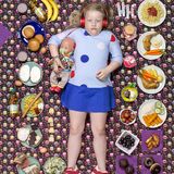 Greta Möller, Hamburg, Deutschland, 7 Jahre alt  Greta lebt mit ihrer Mutter und ihrer jüngeren Schwester in Hamburg und verbringt auch ziemlich viel Zeit mit ihren Großeltern. Ihr Lieblingsessen sind Fischstäbchen mit Kartoffelpüree und Apfelmus. Sie mag keinen Milchreis. 