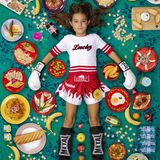 Rosalie Durand, Nizza, Frankreich, 10 Jahre alt  Sie ernährt sich gesund (mit viel frischem Fisch wie Sardinen), was auch ihrem Vater zu verdanken ist, einem Gastronomen, der ihr beigebracht hat, Crèpes, Salate und Linsen mit Wurst, ihr Lieblingsgericht, zuzubereiten. Die einzigen Speisen, die sie nicht mag, sind Ratatouille, Spinat und Gurke.