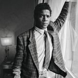 Basquiat steht am Fenster und raucht