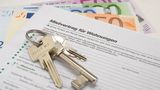 Vermittlungsprovision  Sogenannte "Belohnungen" für erfolgreiche Vermittlungen sind inzwischen ein normales Mittel auf dem Wohnungsmarkt. Tatsächlich dürfen Eigentümer, Verwalter, Mieter oder Vermieter keine Provision verlangen. Dennoch werden diese unter der Hand oft gezahlt. Auch hier gilt, wenn der Mieter eine Belohnung zahlen möchte, steht es ihm frei.