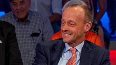 Friedrich Merz lächelt bei Maischberger in der ARD - Ich kann Kanzler strahlt er aus