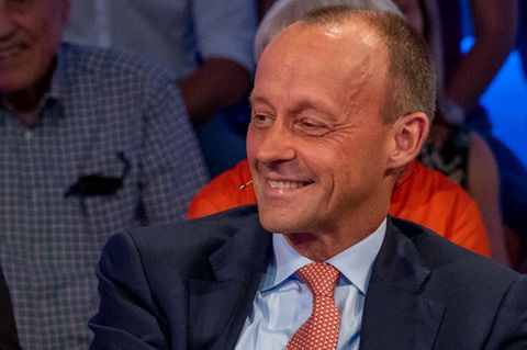 Friedrich Merz lächelt bei Maischberger in der ARD - Ich kann Kanzler strahlt er aus