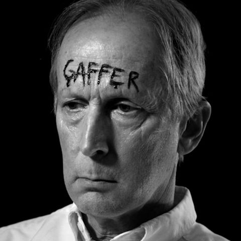 Schaulustige mit dem Schriftzug "Gaffer" auf der Stirn