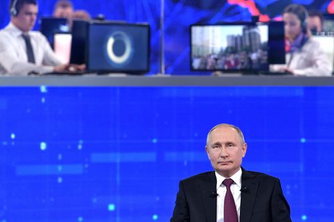 Wladimir Putin in der Live-Fernsehsendung