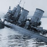 Sinkendes deutsches Torpedoboot in Scapa Flow.