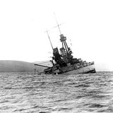 Die SMS Bayern sinkt.