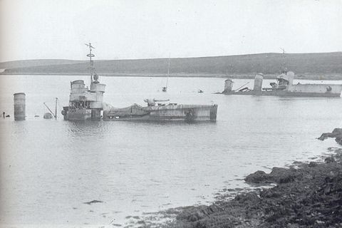 Gestrandete deutsche Torpedoboote.