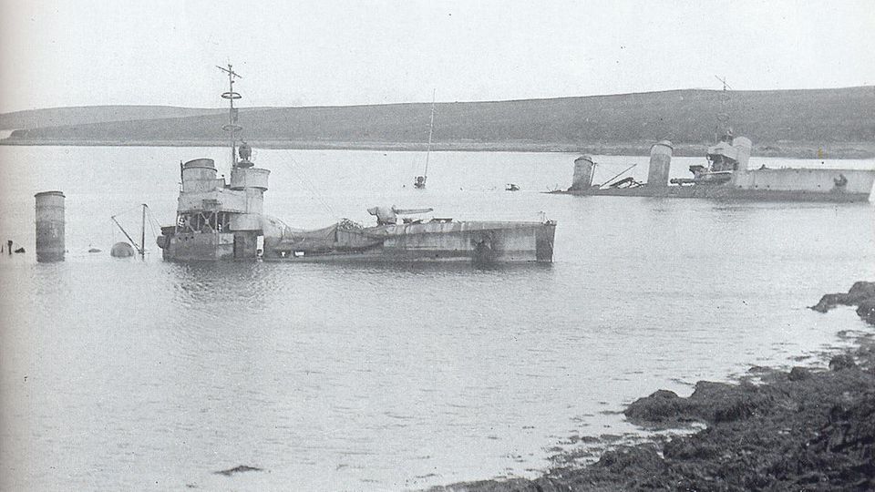 Gestrandete deutsche Torpedoboote.