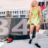 Die Fab Four: Slutty Susie im roten Kleidchen, Jonny Bongo im Gestreiften, Horny Heidi in Grün und ganz unten Henry Hoover, der heimliche Star der Veranstaltung