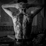 Igor war früher Mitglied eines Clans, die Tattoos ließ er sich im Knast stechen. Mehr als zwölf Jahre hat er insgesamt schon für Raub und Drogenbesitz gesessen.