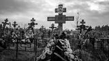 Viele der Toten auf dem Friedhof wurde nach 1975 geboren. Dimas Bruder starb mit 38, weil er sich im Rausch mehrmals ein Messer in seinen Körper rammte.