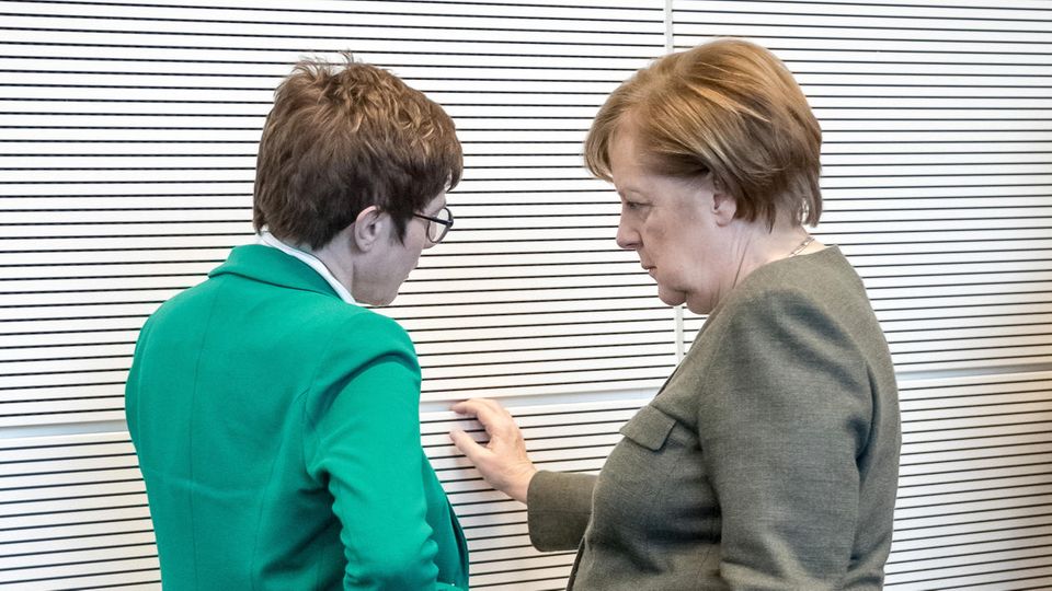 CDU-Vorsitzende und die Kanzlerfrage: Annegret Kramp-Karrenbauer und Angela Merkel im März 2019 Annegret Kramp-Karrenbauer und Angela Merkel im März 2019